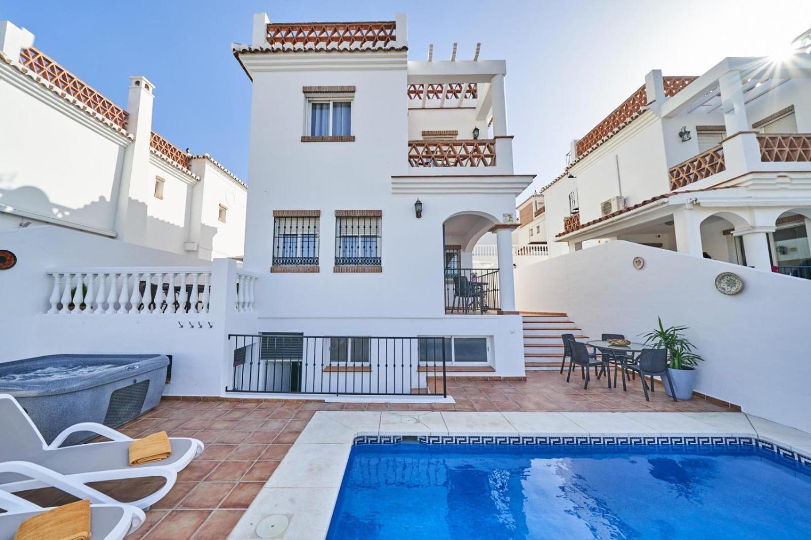 Villa Pura - Private Jacuzzi & Heated Pool Nerja Exteriör bild
