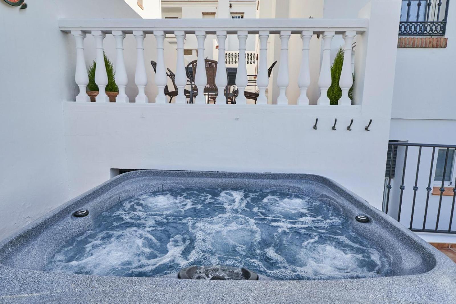 Villa Pura - Private Jacuzzi & Heated Pool Nerja Exteriör bild